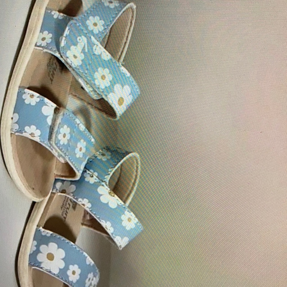 Daisy pattern easy strap closure button shoes